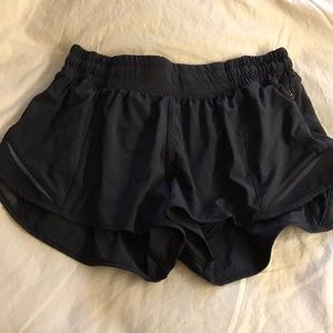 Lululemon Hotty Hot Short II 2.5”